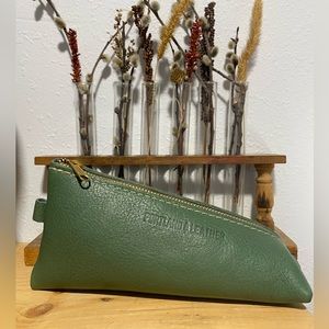 ***Rare color*** Portland Leather Goods Alpine Pouch in Eucalyptus VGUC